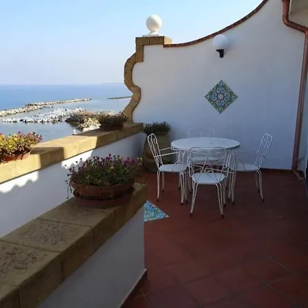 Adele Alloggio in famiglia Trappeto (Sicily)