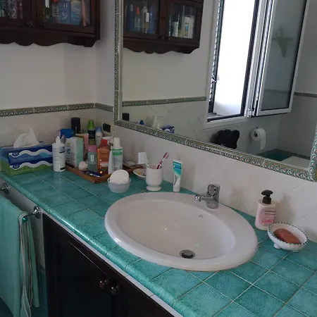 Adele Alloggio in famiglia *